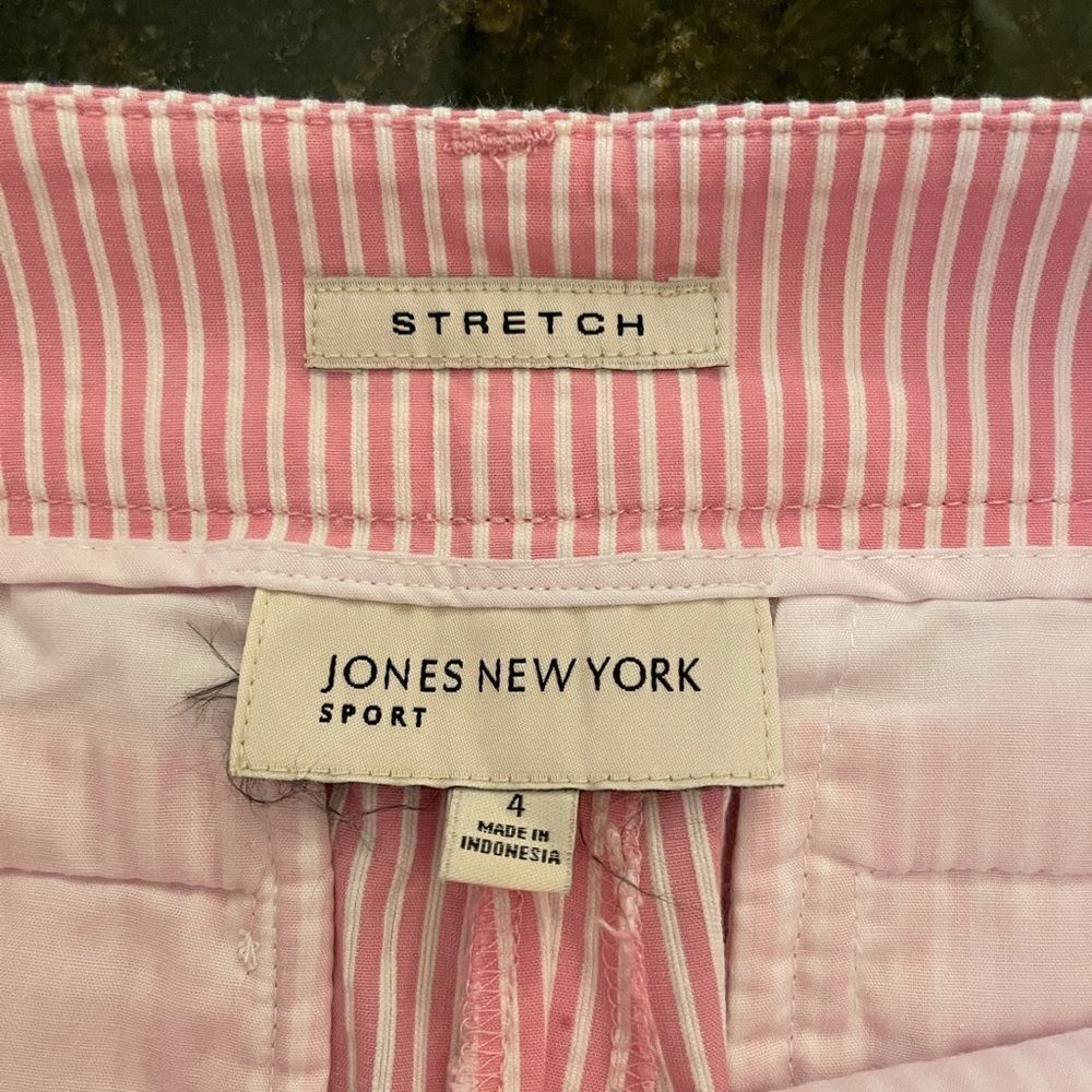 Jones NY Sport Seersucker Sz 4 Pink Striped Fly Front Shorts - Picture 2 of 11
